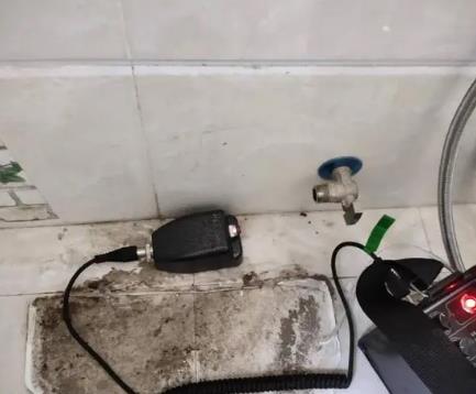 桓仁屋顶漏水维修公司分享下卫生间漏水的危害及解决方法